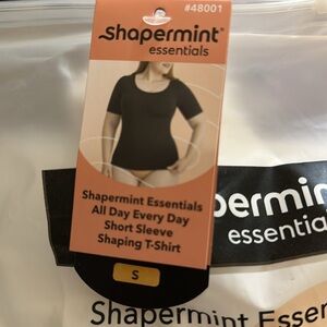 Shapermint Essentials NWT shaping t-shirt #48001